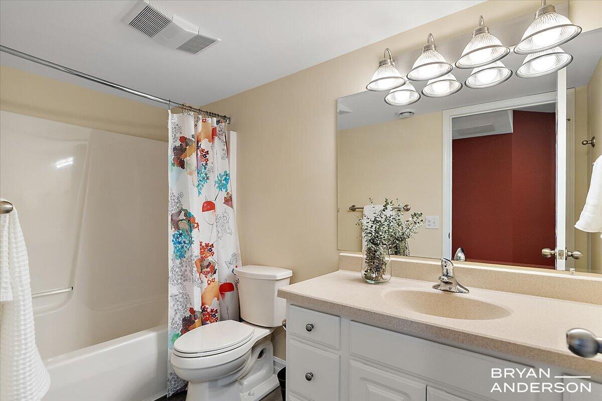 4535 Canterwood Drive NE