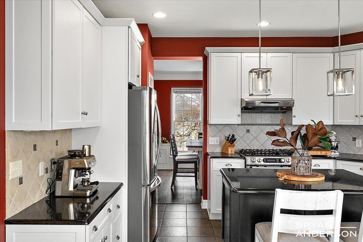 4535 Canterwood Drive NE