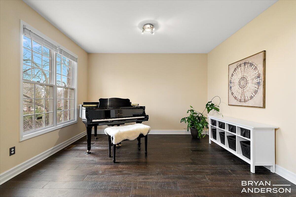 4535 Canterwood Drive NE