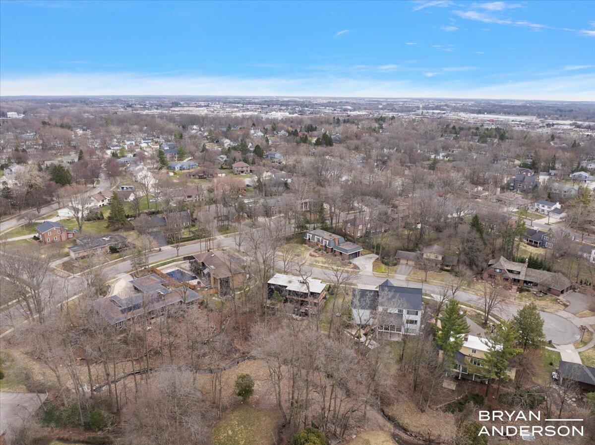 2631 Greentree Drive SE