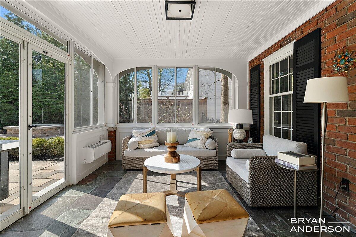 904 Plymouth Avenue SE