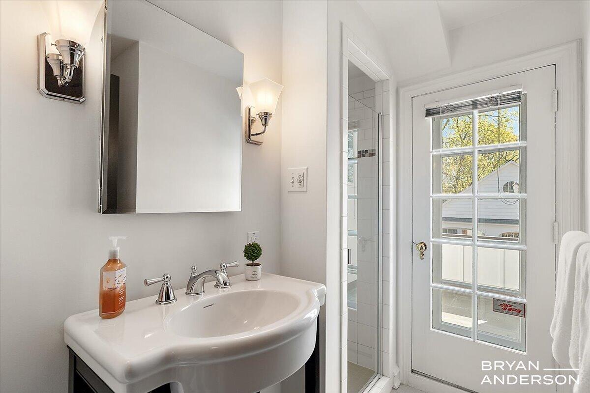 904 Plymouth Avenue SE