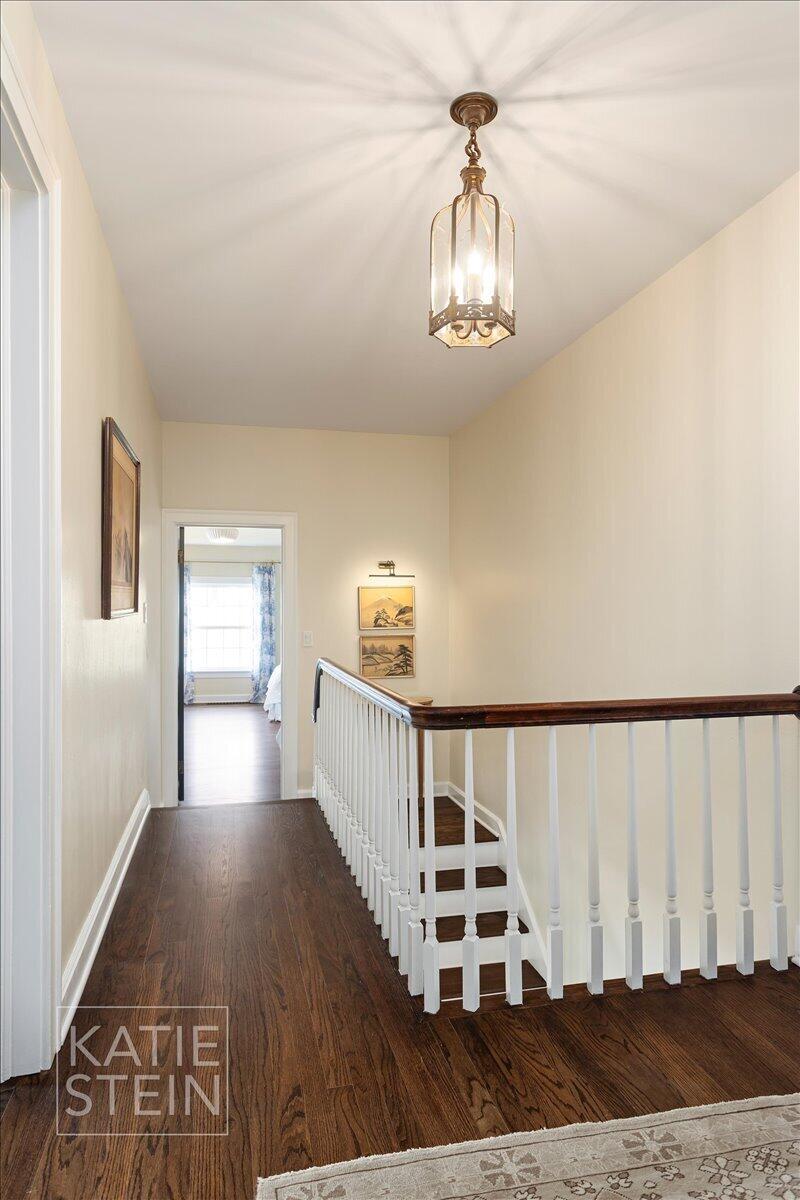 833 Gladstone Drive SE