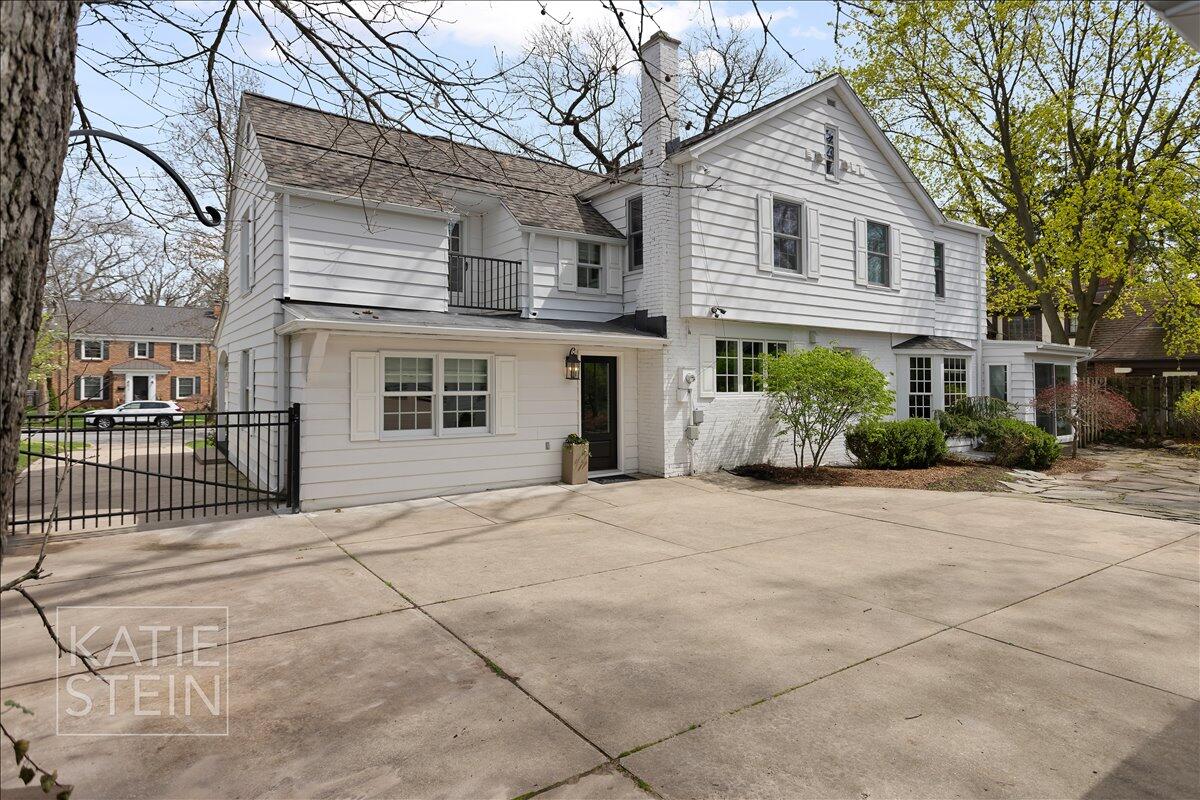 833 Gladstone Drive SE