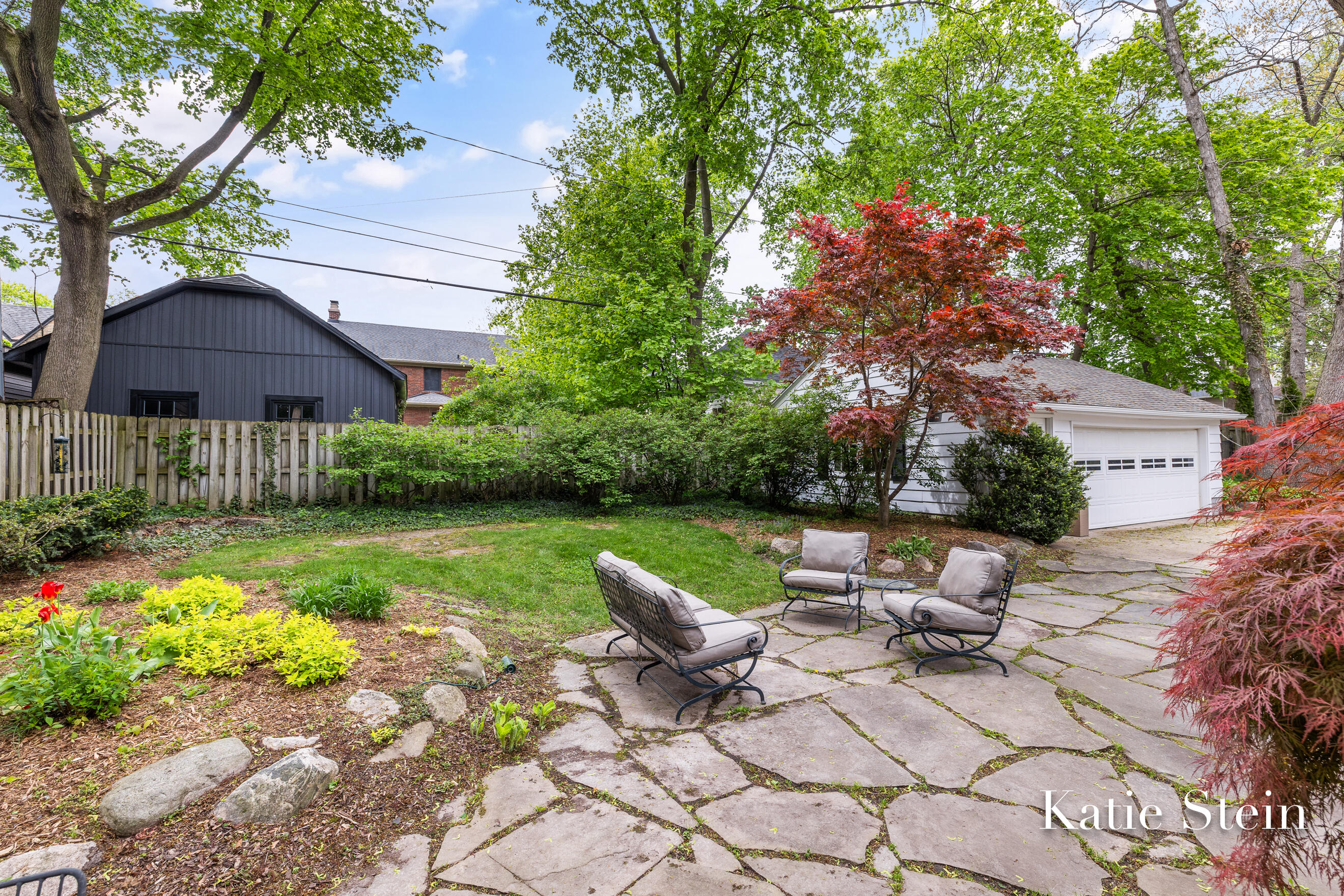 833 Gladstone Drive SE