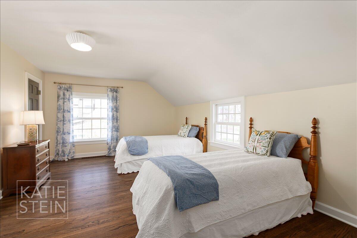 833 Gladstone Drive SE
