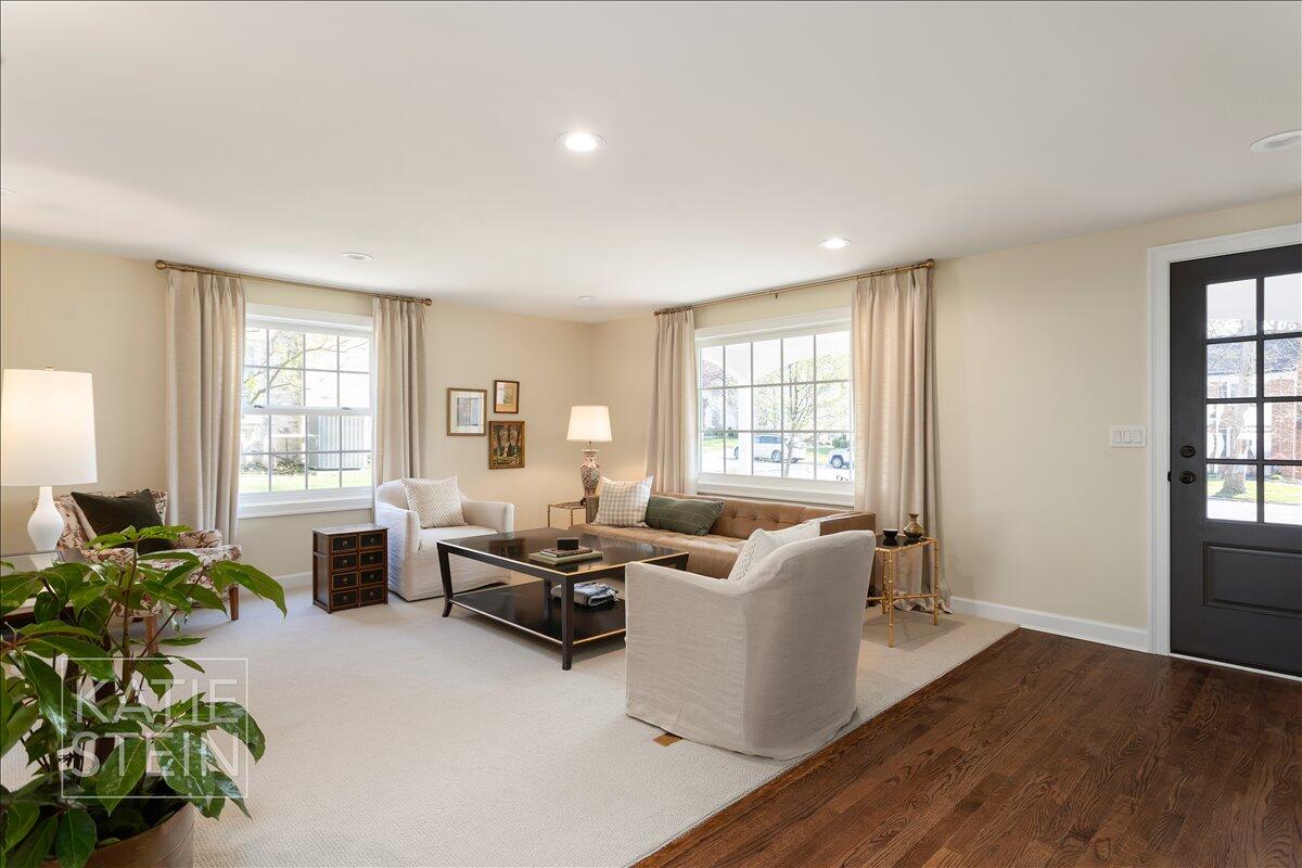 833 Gladstone Drive SE