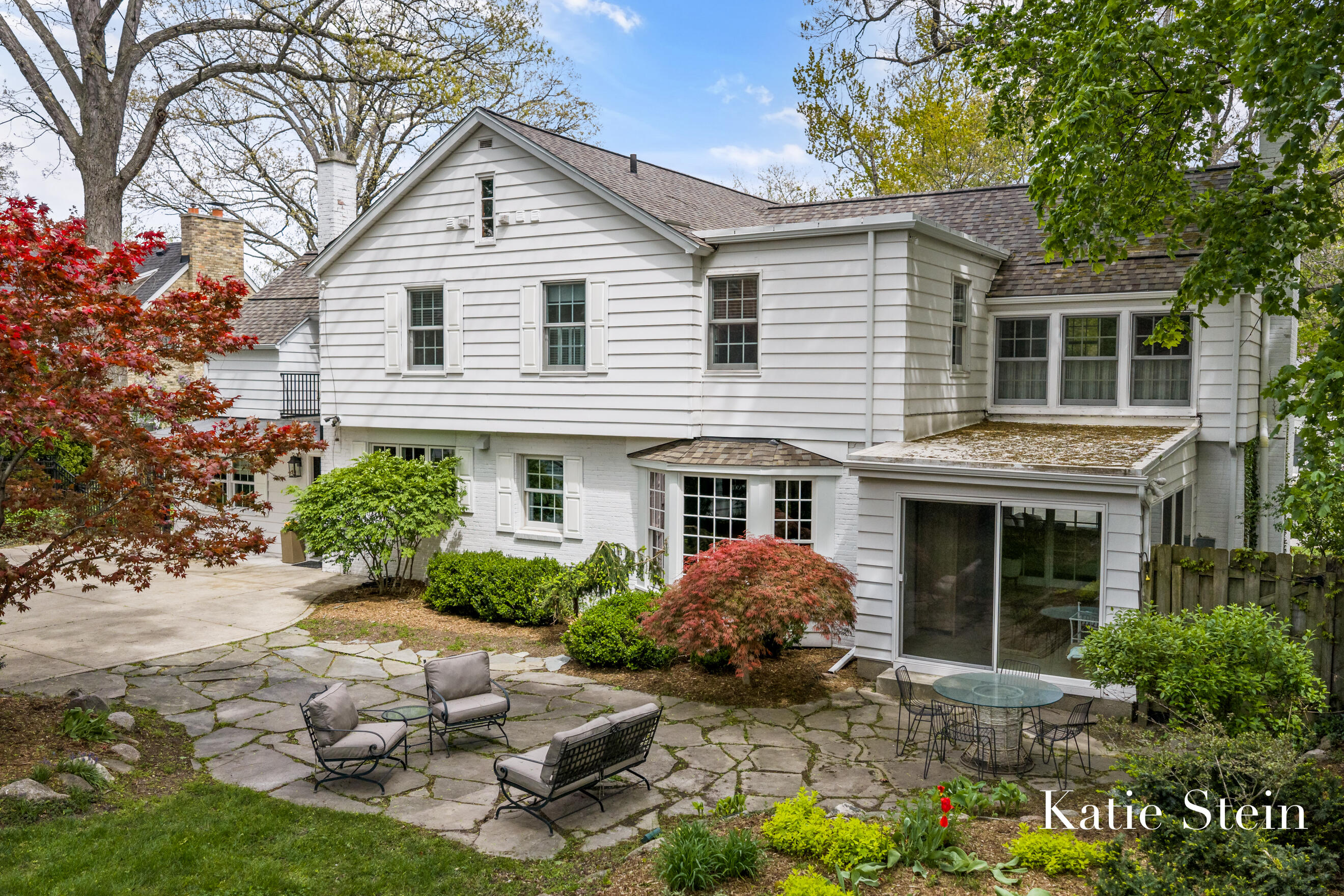 833 Gladstone Drive SE