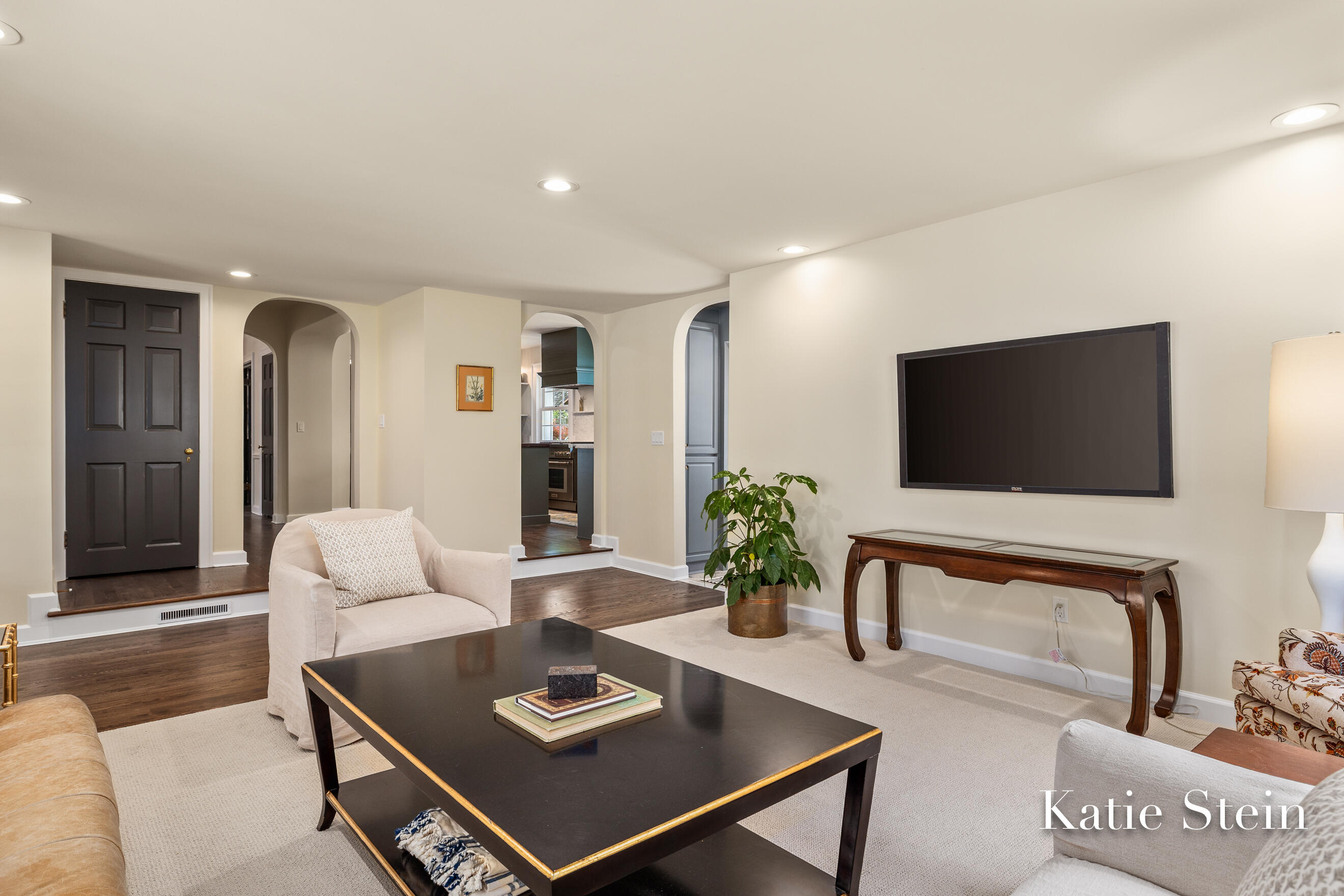 833 Gladstone Drive SE