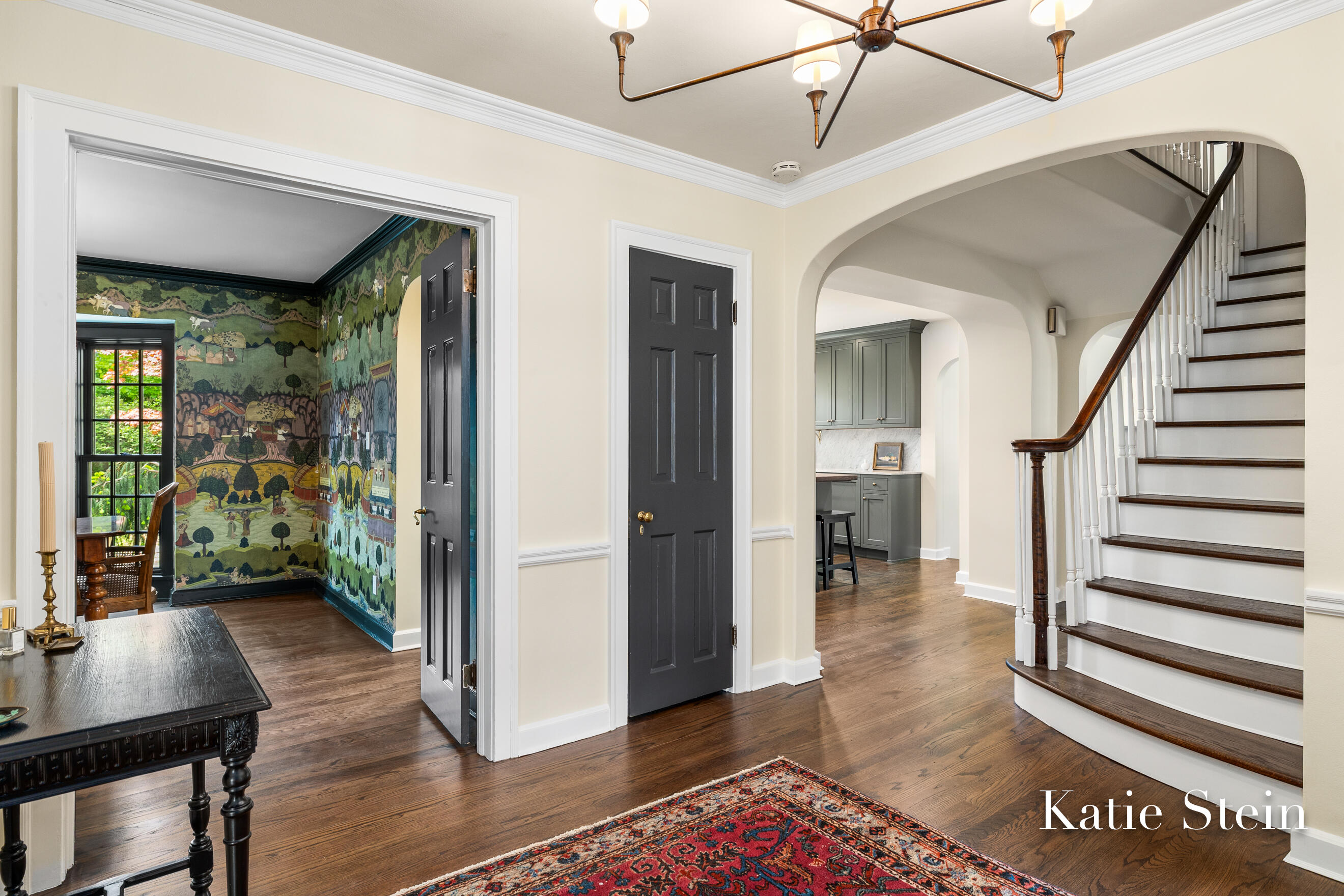 833 Gladstone Drive SE