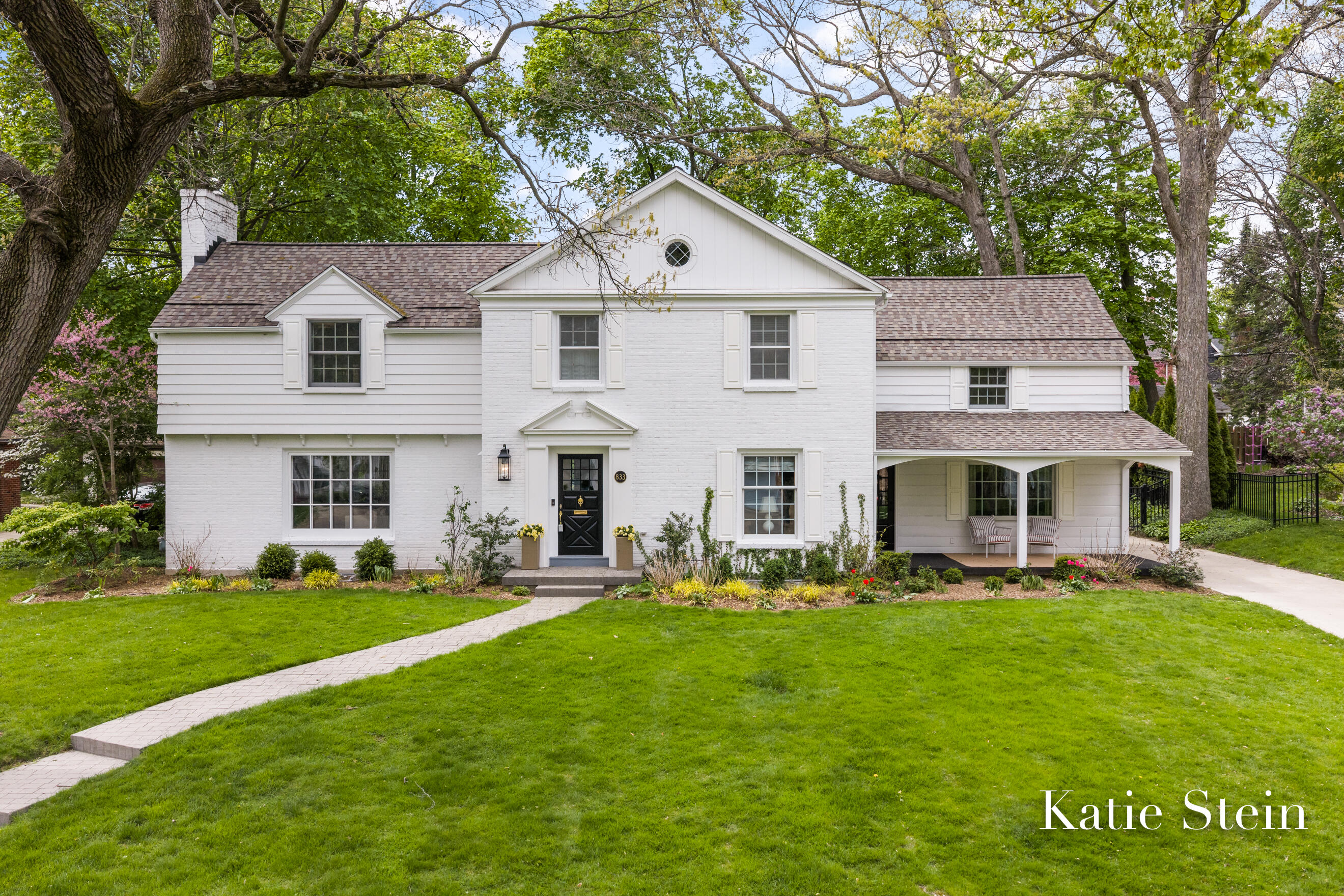 833 Gladstone Drive SE