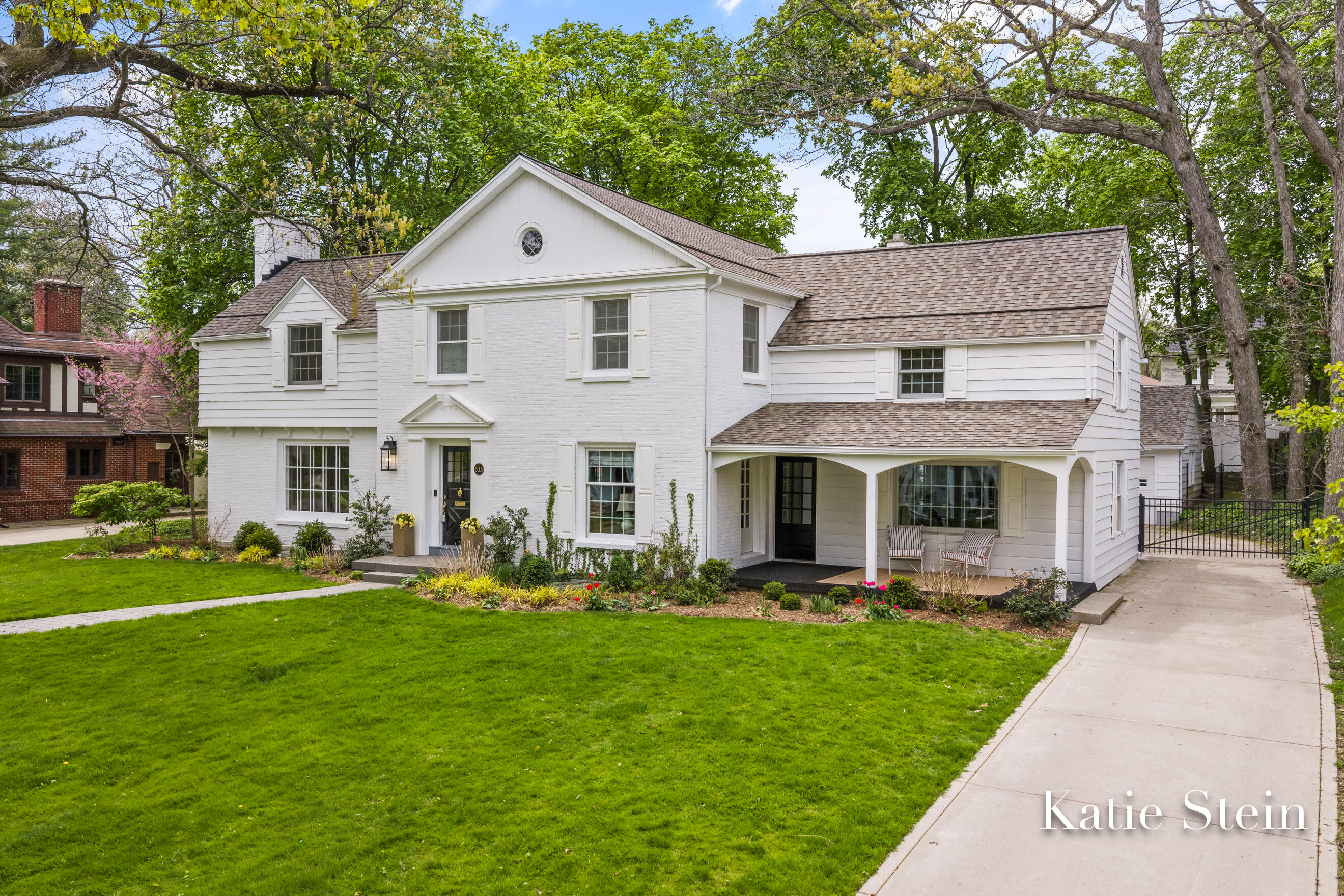 833 Gladstone Drive SE
