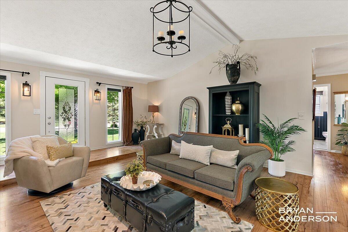 6260 Arroyo Vista Drive NE