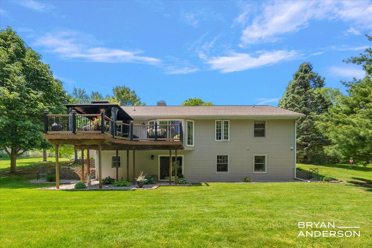 6260 Arroyo Vista Drive NE
