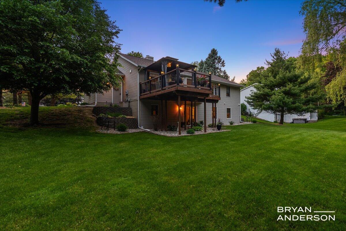 6260 Arroyo Vista Drive NE