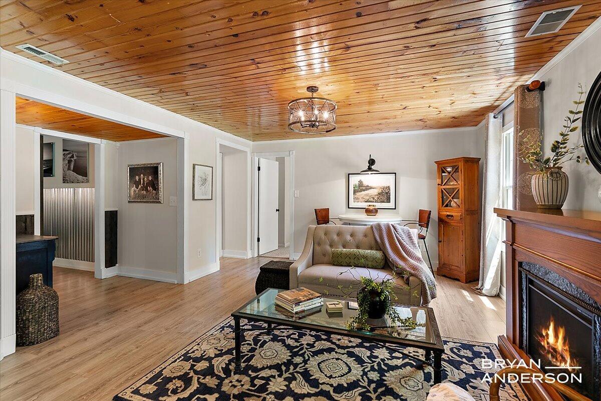 6260 Arroyo Vista Drive NE