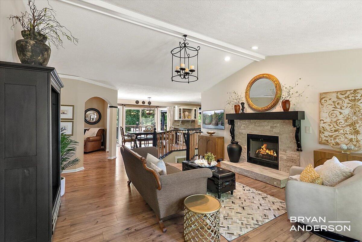 6260 Arroyo Vista Drive NE