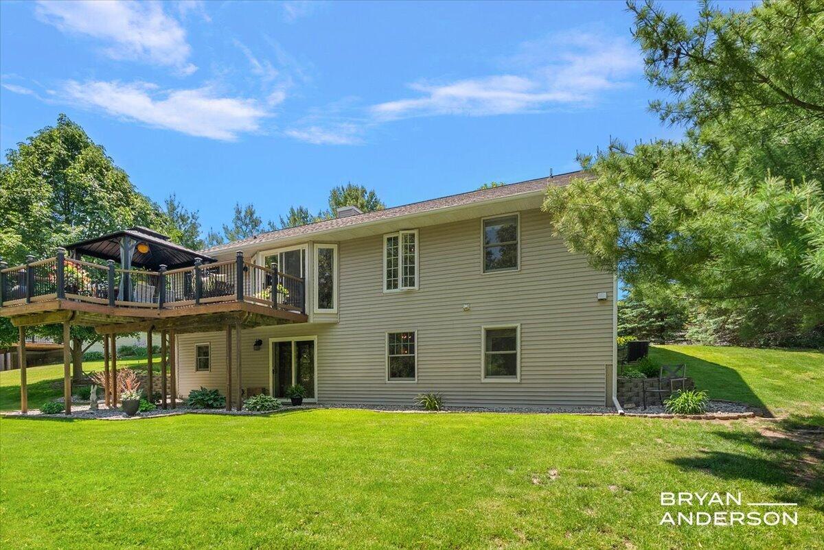 6260 Arroyo Vista Drive NE