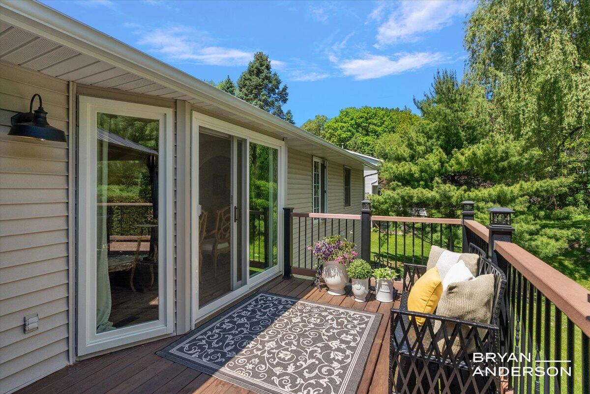 6260 Arroyo Vista Drive NE