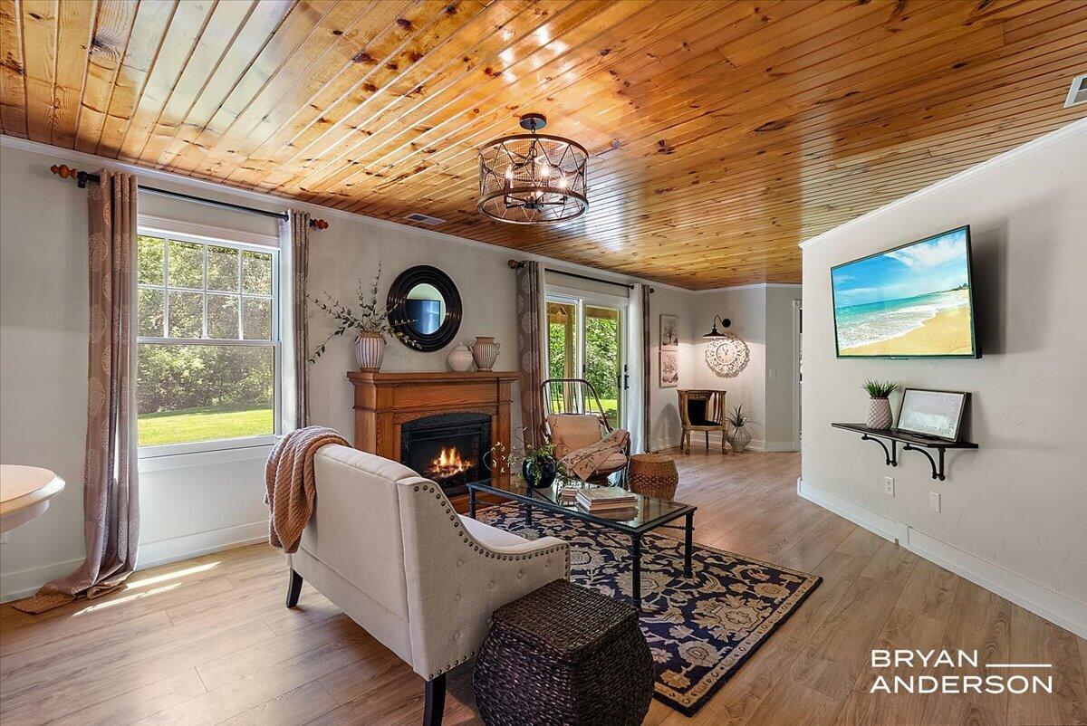 6260 Arroyo Vista Drive NE