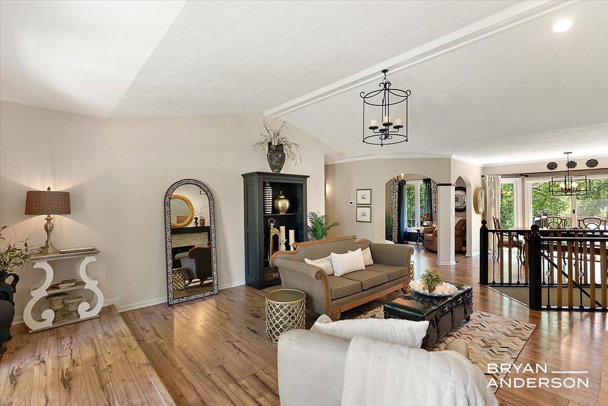 6260 Arroyo Vista Drive NE