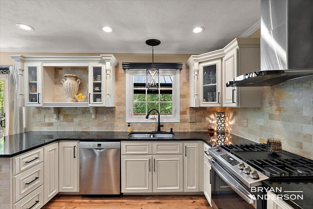 6260 Arroyo Vista Drive NE