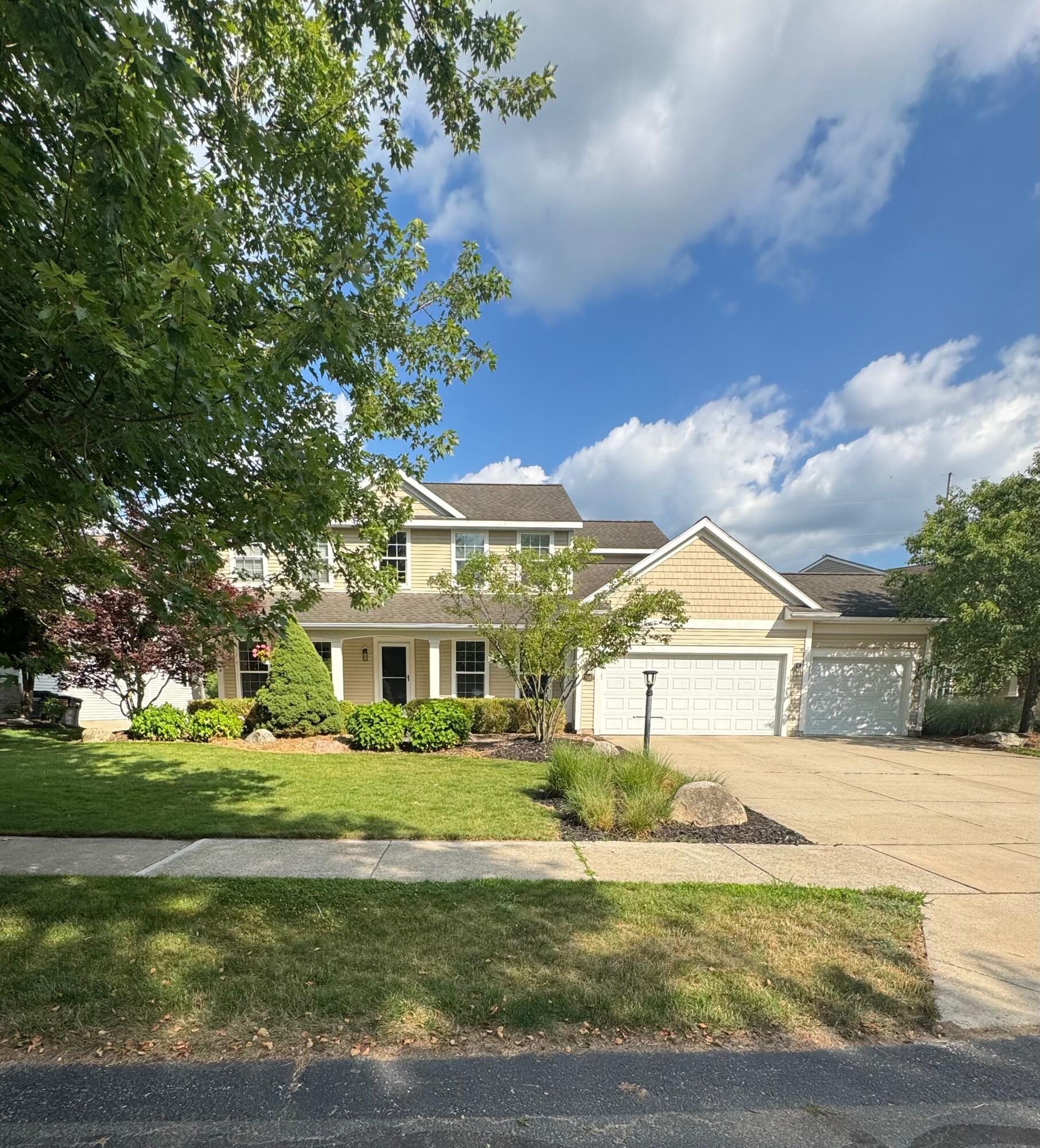 7653 Thornapple Club Drive SE