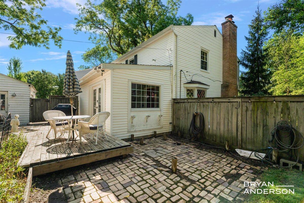 2221 El Dorado Drive SE