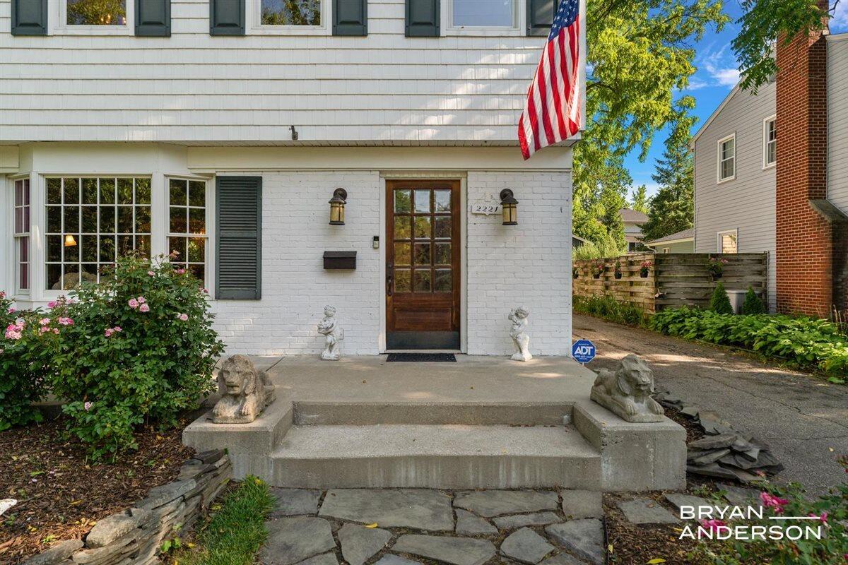 2221 El Dorado Drive SE