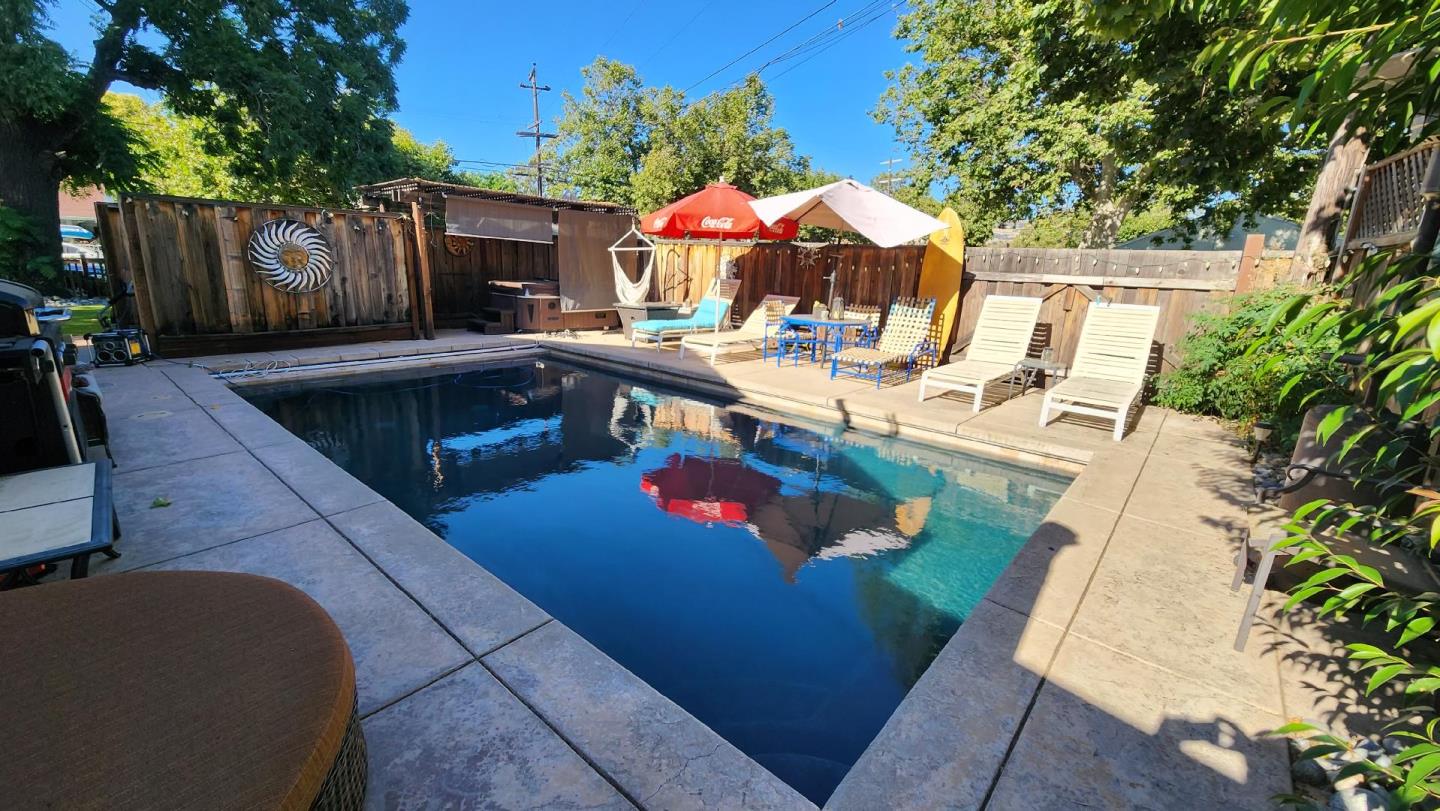 13550 Highwood DR