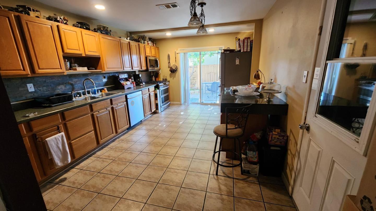 13550 Highwood DR