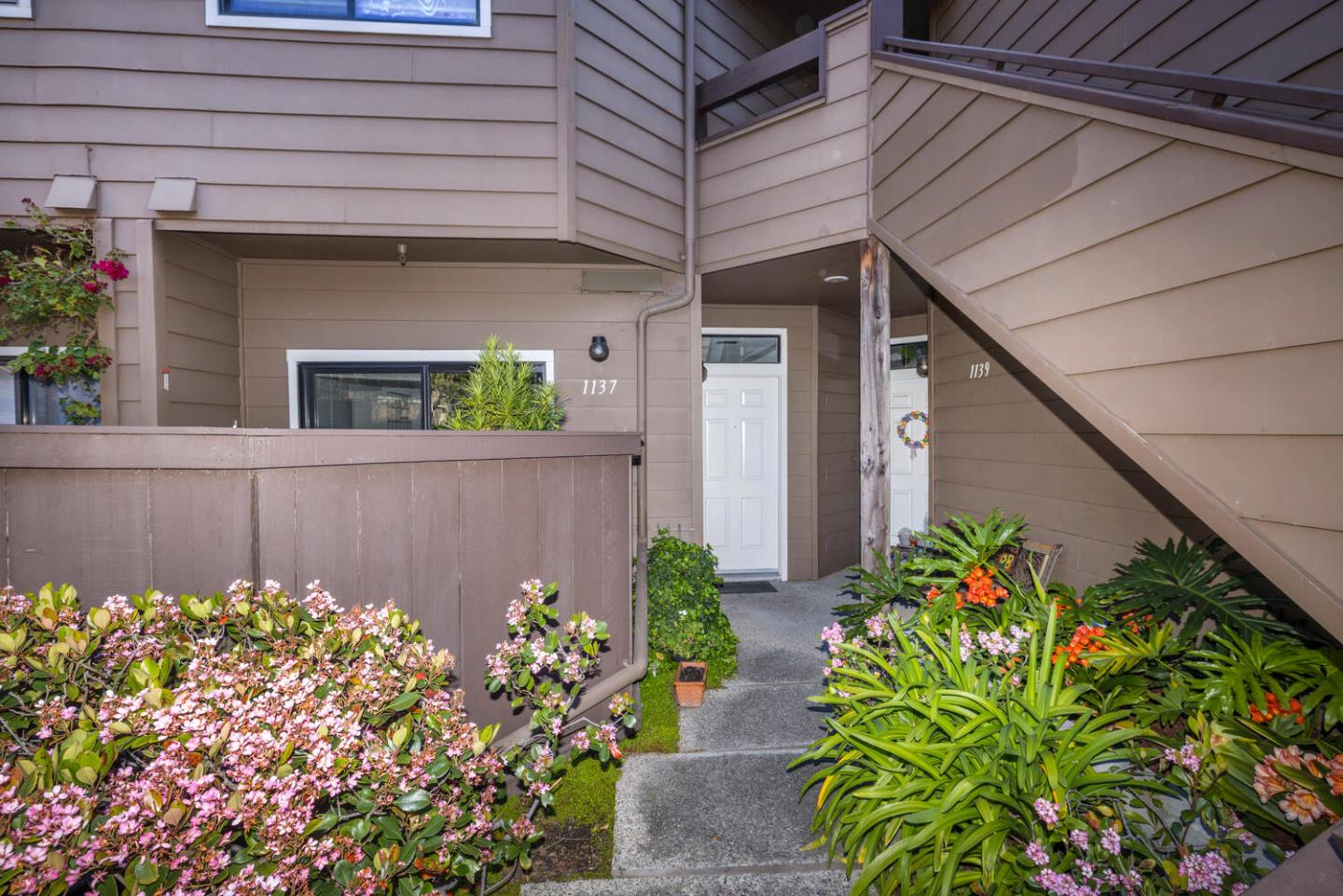 1137 Shoreline DR