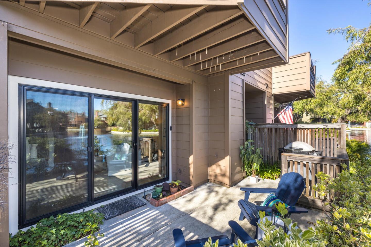 1137 Shoreline DR
