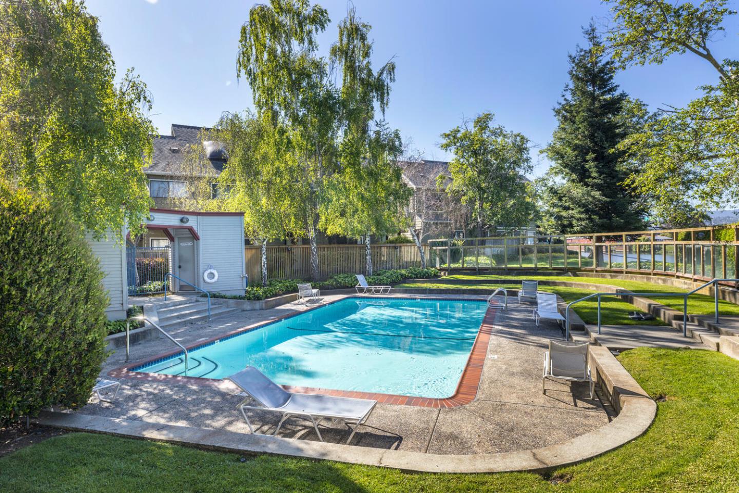 1137 Shoreline DR