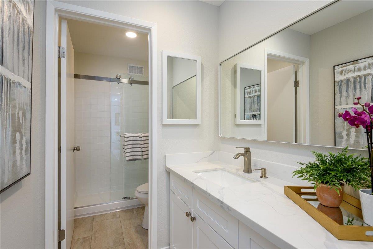 3330 LA MESA DR 8