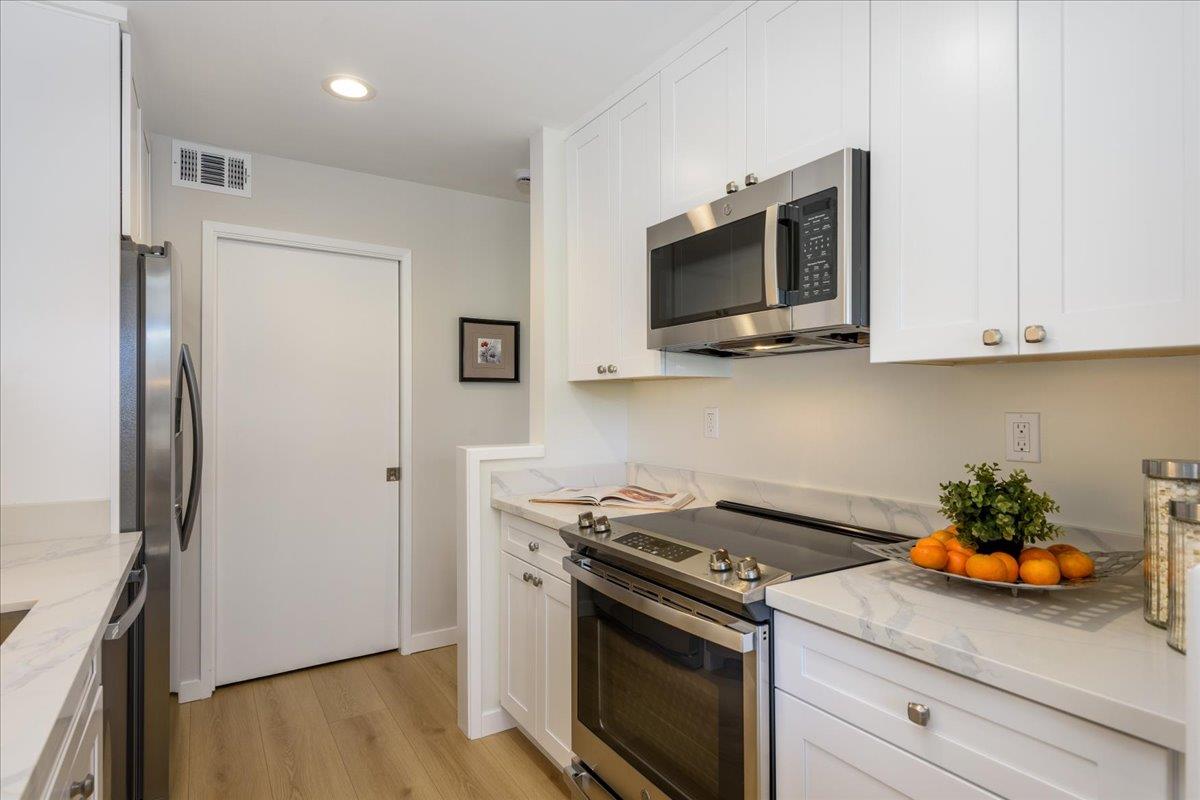 3330 LA MESA DR 8