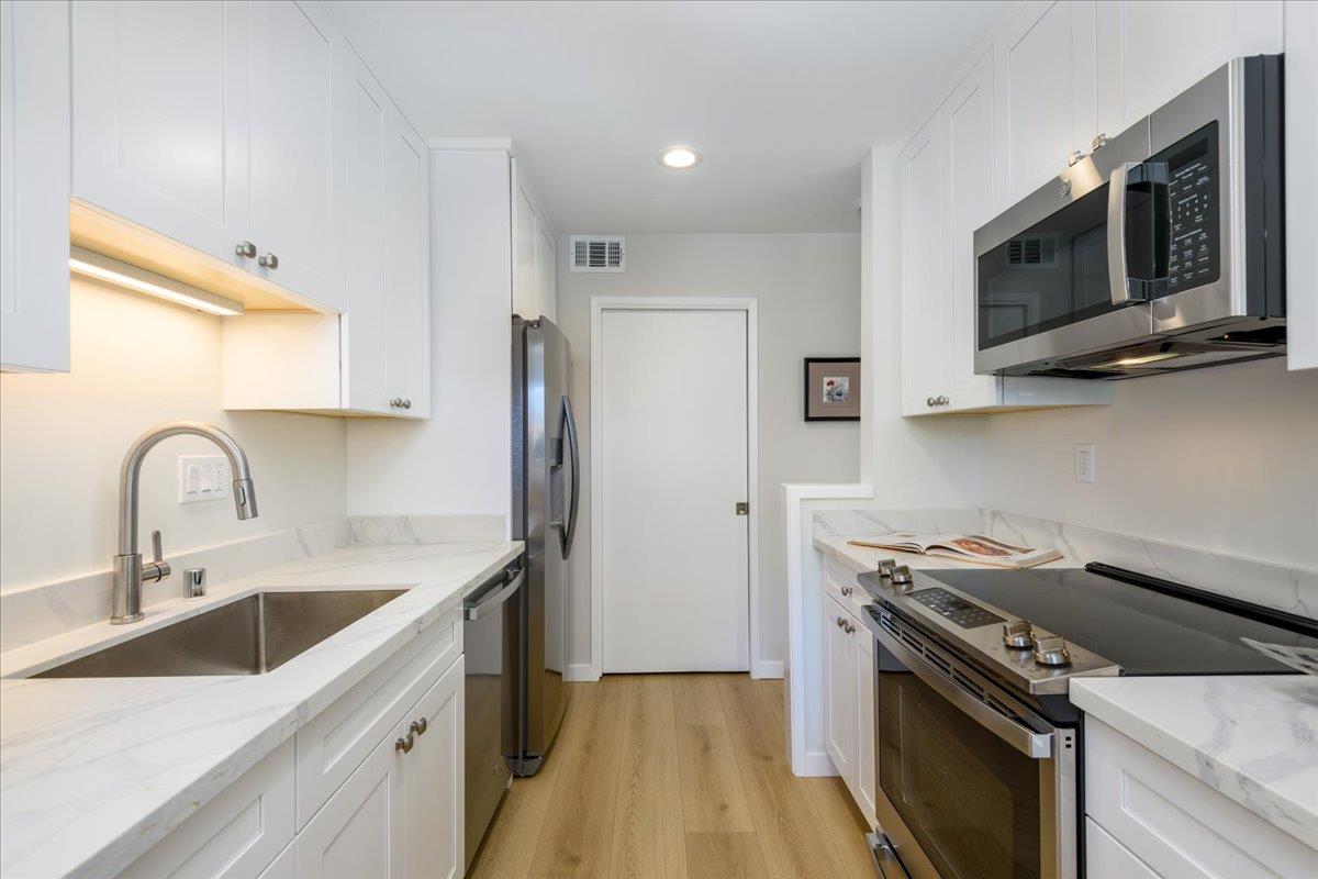 3330 LA MESA DR 8
