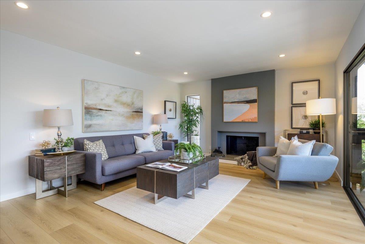 3330 LA MESA DR 8