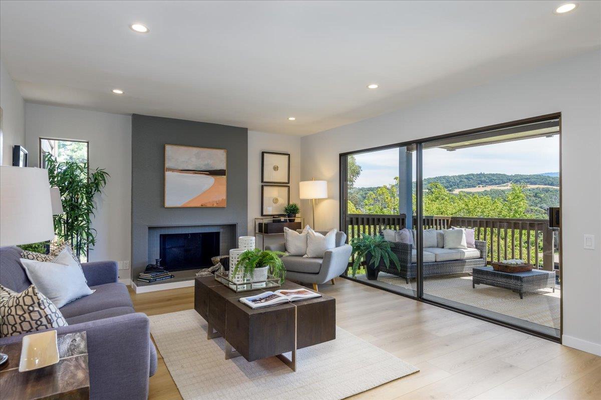 3330 LA MESA DR 8