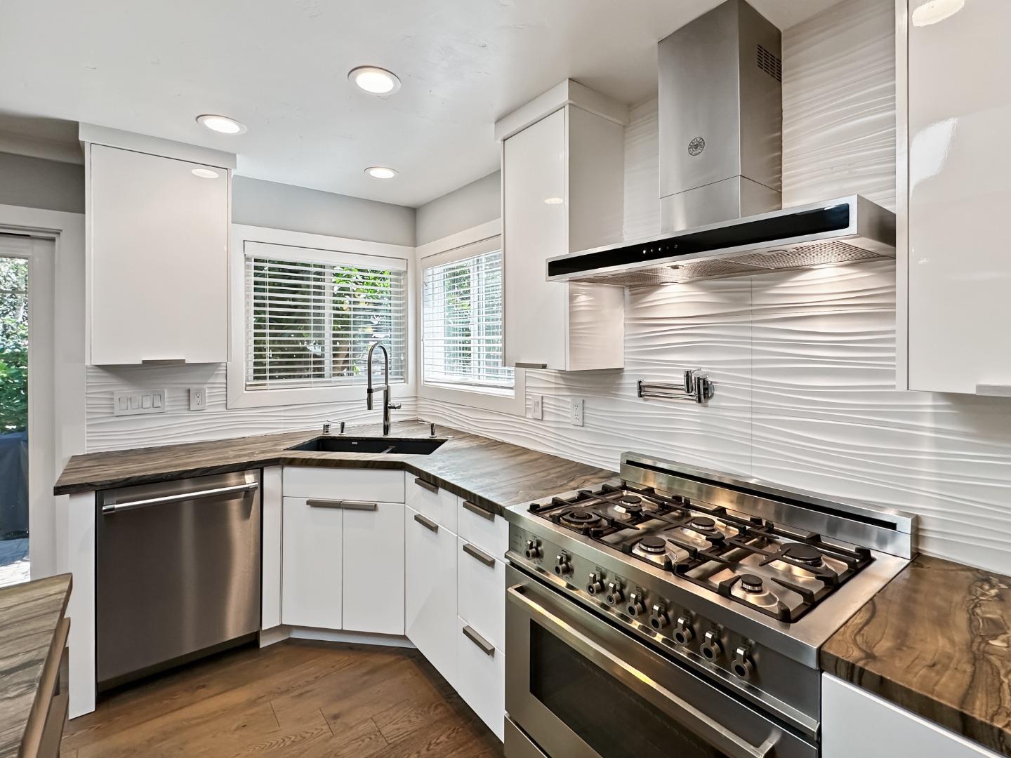 3568 Amherst CT
