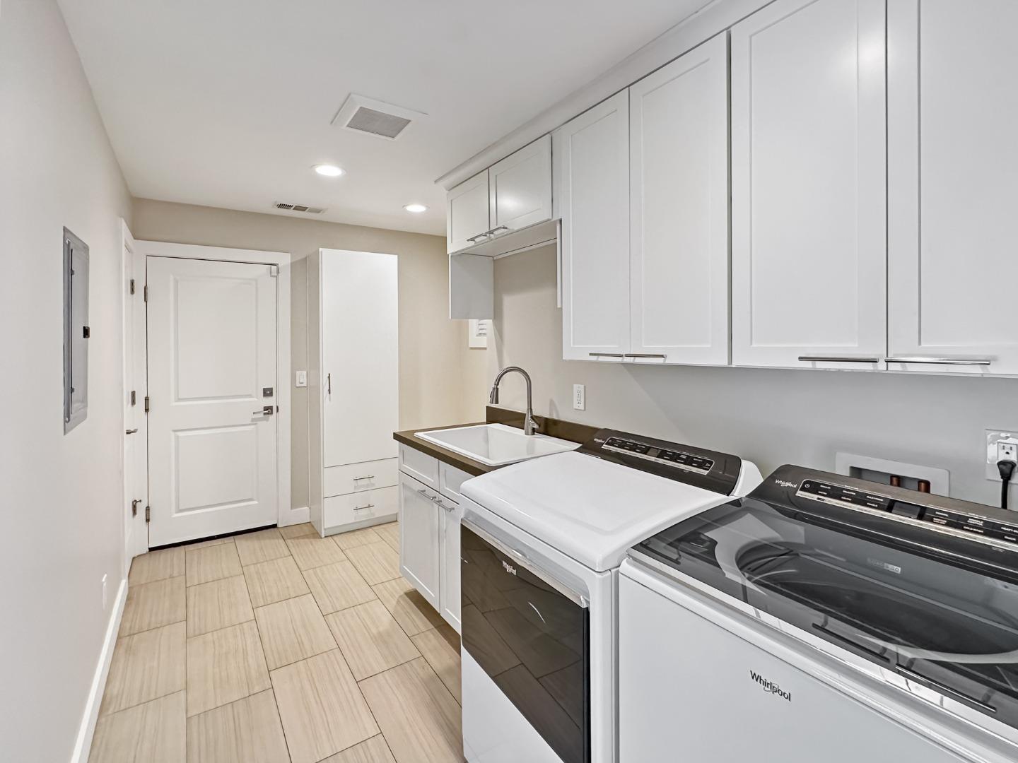 3568 Amherst CT