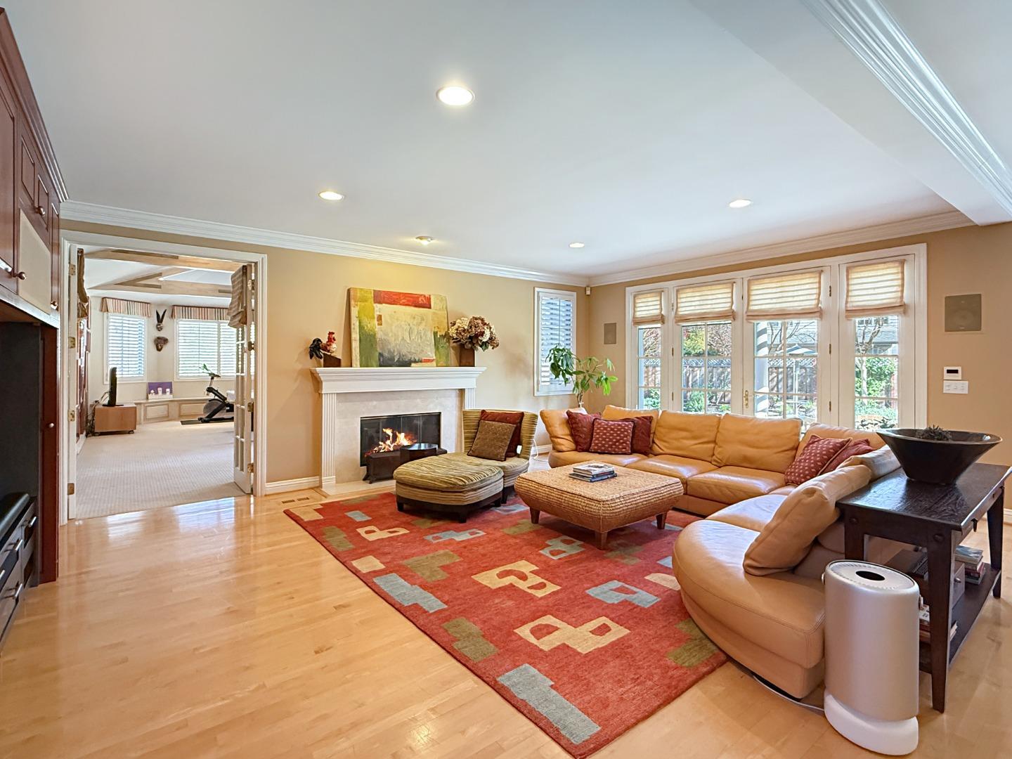 6 Brady PL