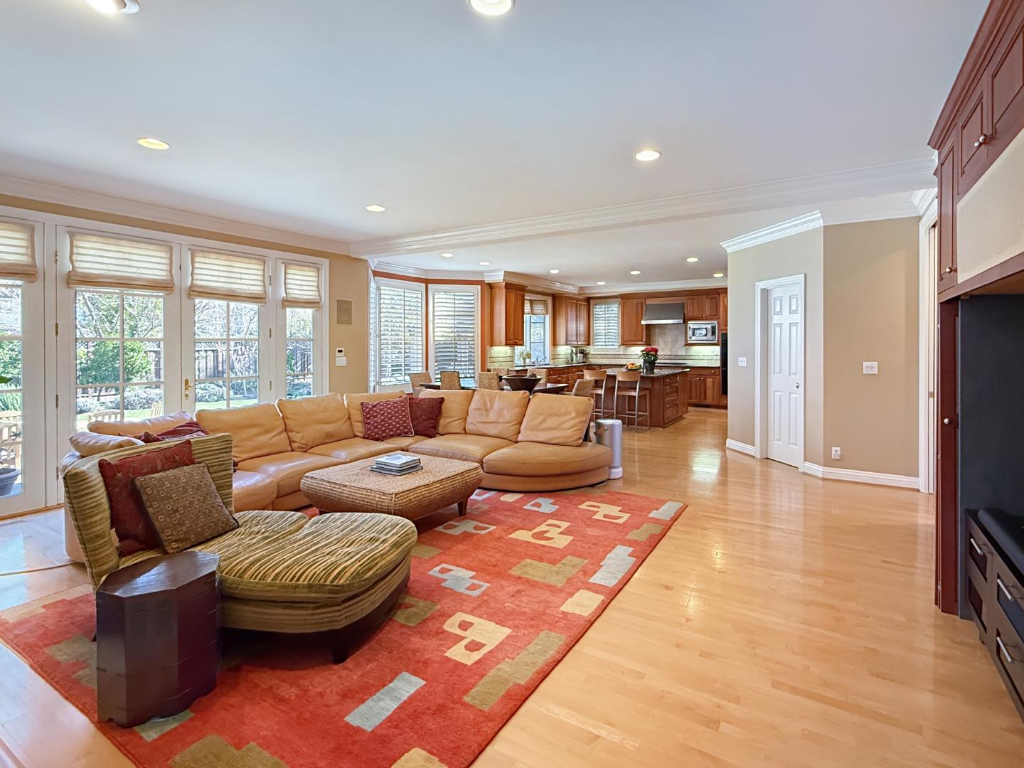 6 Brady PL