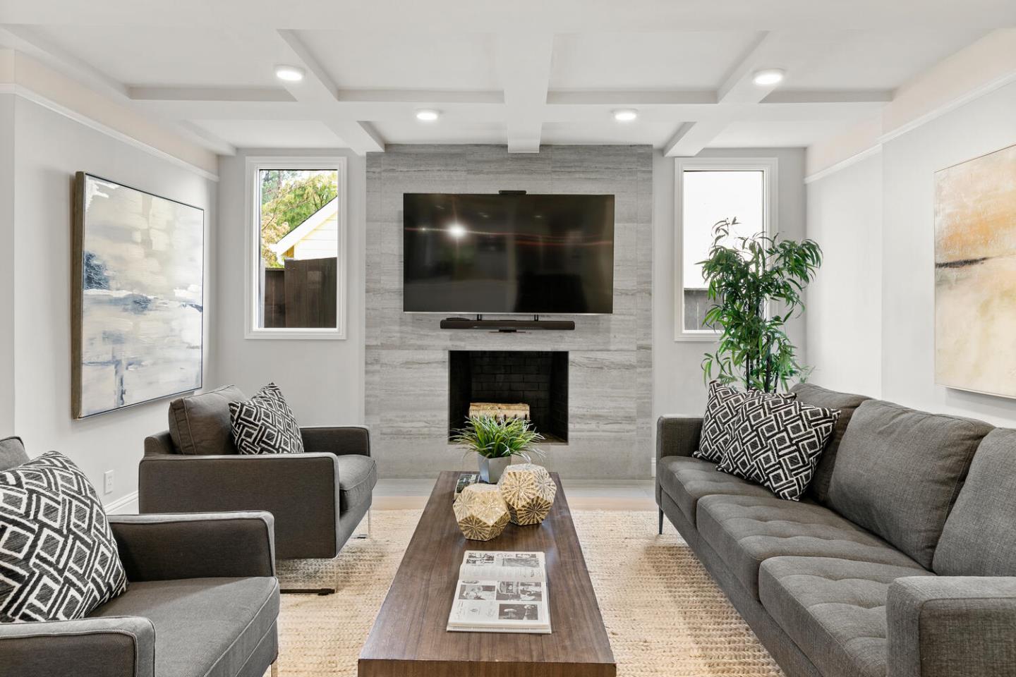 2990 Arguello DR