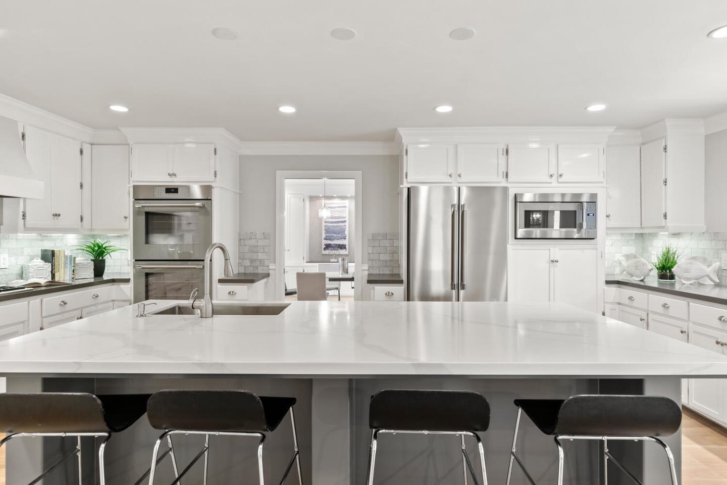 2990 Arguello DR