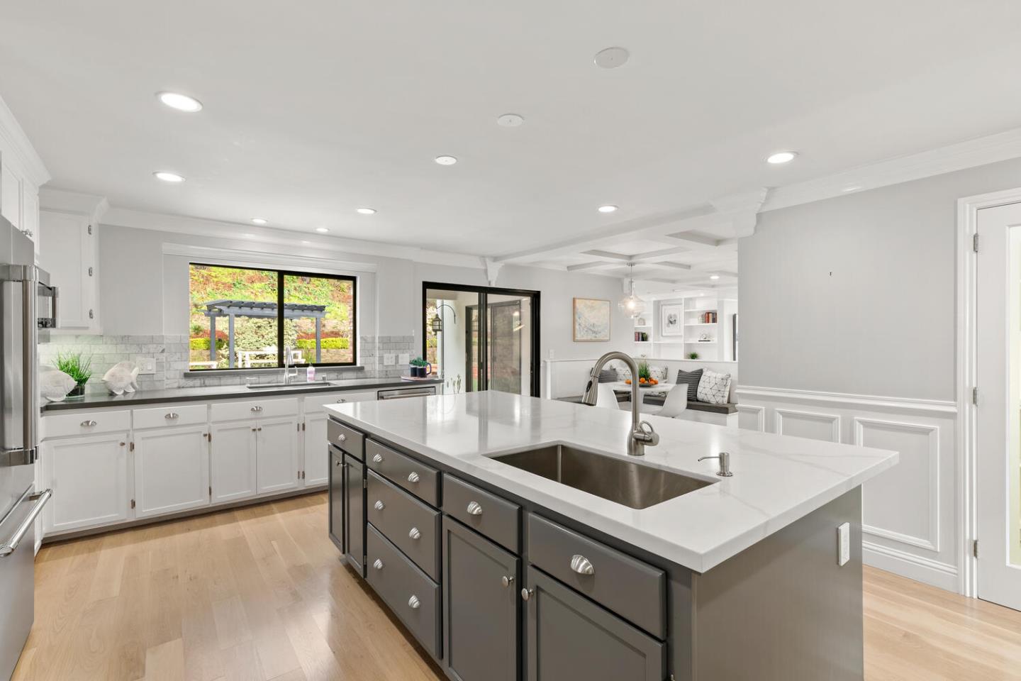 2990 Arguello DR