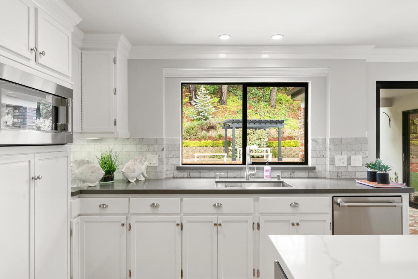 2990 Arguello DR
