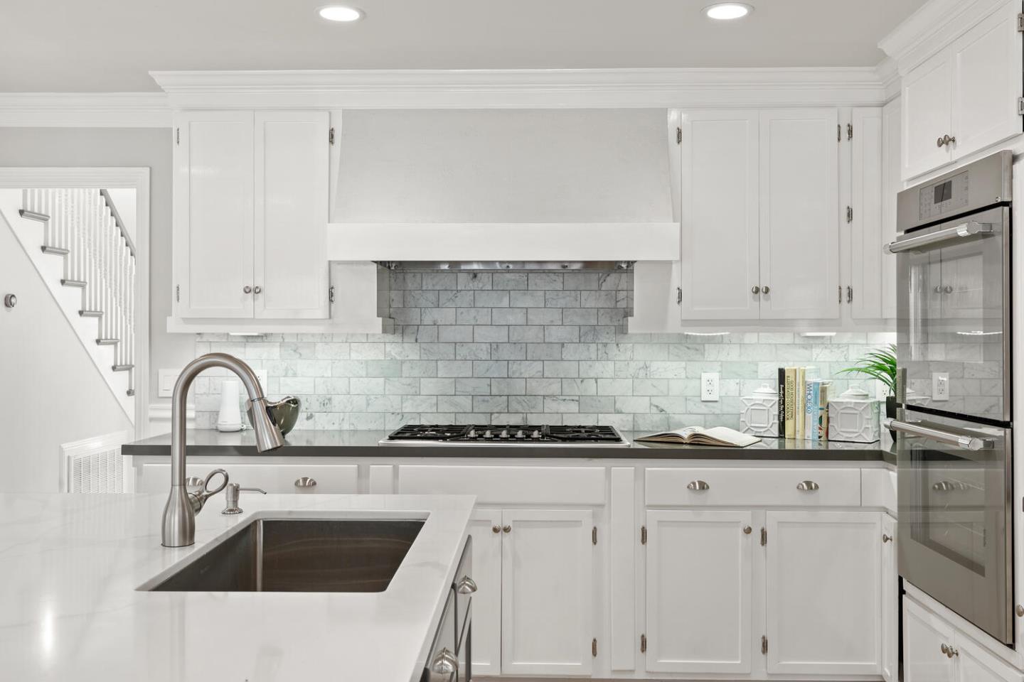 2990 Arguello DR