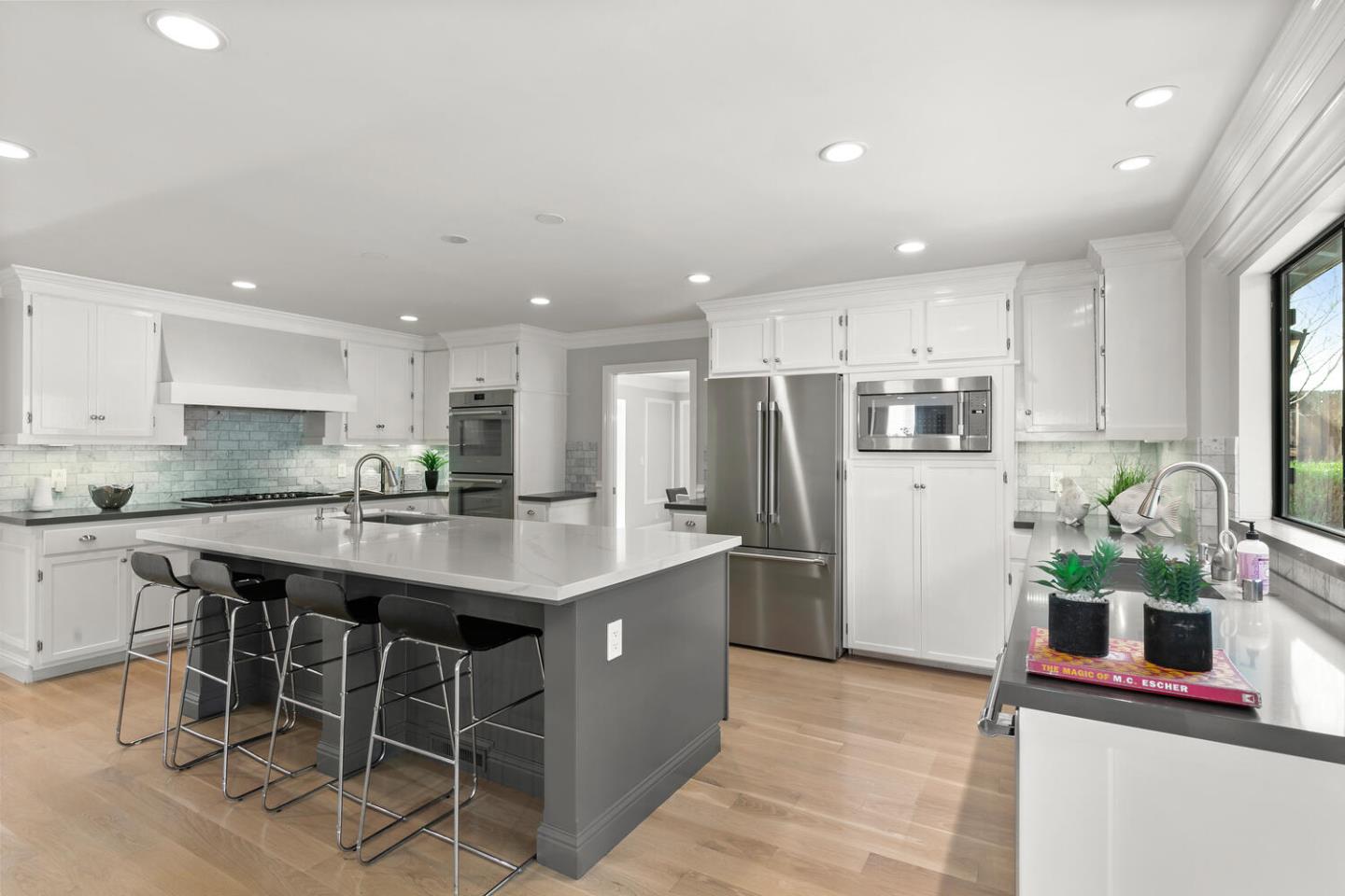 2990 Arguello DR