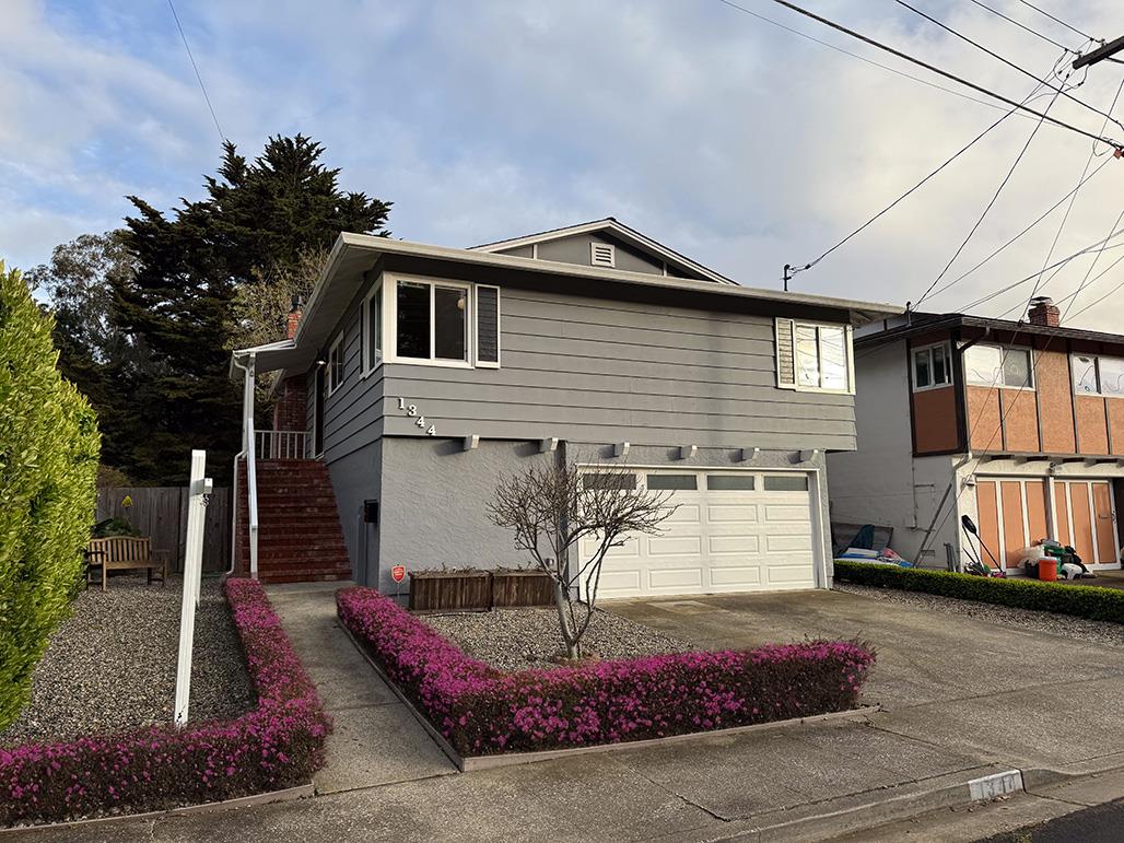 1344 Redwood WAY